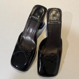 Hype Women's Glossy Black Mules